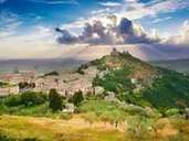 Die Bergstadt Assisi in Umbrien, Italien, sollten Reisende mit Leidenschaft besuchen. Die Bergstadt Assisi in Umbrien, Italien, sollten Reisende mit Leidenschaft besuchen.