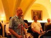 Daumen hoch von Tambourmajor Axel Brockmann: Bei dem kleinen Konzert im Ratskeller hat das Trommler- und Pfeifercorps hat mit dem „Antrommeln“ seine Spieltüchtigkeit bewiesen. Gleichzeitig war dies der Auftakt zum Scheibenschießen. Daumen hoch von Tambourmajor Axel Brockmann: Bei dem kleinen Konzert im Ratskeller hat das Trommler- und Pfeifercorps hat mit dem „Antrommeln“ seine Spieltüchtigkeit bewiesen. Gleichzeitig war dies der Auftakt zum Scheibenschießen.