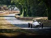 Wo Mercedes ist, darf Porsche nicht fehlen. Auch die Zuffenhausener haben im Archiv gekramt und einen legendären Renner nach Goodwood geschickt. Dieser Porsche 804 wurde nur für die Formel 1 entworfen. Wo Mercedes ist, darf Porsche nicht fehlen. Auch die Zuffenhausener haben im Archiv gekramt und einen legendären Renner nach Goodwood geschickt. Dieser Porsche 804 wurde nur für die Formel 1 entworfen.