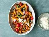 Eine Bolognese mit Kirschtomaten, Basilikum und Zitrone: So schmeckt die Soße schön sommerlich leicht. Foto: Wolfgang Schardt/Gräfe und Unzer Eine Bolognese mit Kirschtomaten, Basilikum und Zitrone: So schmeckt die Soße schön sommerlich leicht. Foto: Wolfgang Schardt/Gräfe und Unzer