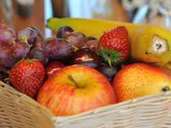 Bananen enthalten viel Kalium und wenig Natrium und sind deshalb ein wahrer Herzstärker. Auch andere Obstsorten und auch Trockenobst zählen zu den kaliumreichen und natriumarmen Nahrungsmitteln und sind deshalb für eine herzgesunde Ernährung geeignet. Bananen enthalten viel Kalium und wenig Natrium und sind deshalb ein wahrer Herzstärker. Auch andere Obstsorten und auch Trockenobst zählen zu den kaliumreichen und natriumarmen Nahrungsmitteln und sind deshalb für eine herzgesunde Ernährung geeignet.