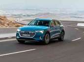 Am Donnerstag dürfen die Bayern-Spieler den Audi e-tron ausprobieren. Wird das der neue Dienstwagen für die Fußballer? Am Donnerstag dürfen die Bayern-Spieler den Audi e-tron ausprobieren. Wird das der neue Dienstwagen für die Fußballer?
