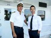Kapitän Burger (Sascha Hehn, l) und der junge Offizier Florian (Florian Silbereisen, r) in der Folge "Das Traumschiff: Tansania". Foto: Dirk Bartling Kapitän Burger (Sascha Hehn, l) und der junge Offizier Florian (Florian Silbereisen, r) in der Folge "Das Traumschiff: Tansania". Foto: Dirk Bartling