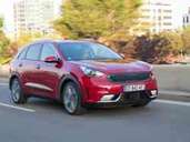 Angeschlossen an eine Ladestation mit 100 Kilowatt Gleichstrom soll die Batterie des Kia Niro laut Hersteller in 42 Minuten von 20 auf 80 Prozent voll laden. Foto: Kia Angeschlossen an eine Ladestation mit 100 Kilowatt Gleichstrom soll die Batterie des Kia Niro laut Hersteller in 42 Minuten von 20 auf 80 Prozent voll laden. Foto: Kia