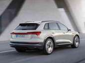Der Audi e-tron ist ein vollelektrischer SUV mit einer Reichweite von bis zu 417 Kilometer. Es ist das erste rein elektrische Modell der Ingolstädter. Foto: Audi AG Der Audi e-tron ist ein vollelektrischer SUV mit einer Reichweite von bis zu 417 Kilometer. Es ist das erste rein elektrische Modell der Ingolstädter. Foto: Audi AG
