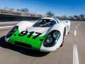 Rennlegende: Der 917 ist einer der bekanntesten Rennwagen von Porsche, auch durch seine Rolle im Film "Le Mans" (1971) mit Steve McQueen. Foto: Porsche AG Rennlegende: Der 917 ist einer der bekanntesten Rennwagen von Porsche, auch durch seine Rolle im Film "Le Mans" (1971) mit Steve McQueen. Foto: Porsche AG