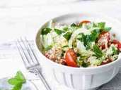 In nur 15 Minuten ist ein Couscous-Salat mit Fenchel und Minze zubereitet. In nur 15 Minuten ist ein Couscous-Salat mit Fenchel und Minze zubereitet.