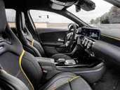 Wer die volle Motorleistung ausfährt, freut sich über die tief ausgeschnittenen Sportsitze. Foto: Daimler AG - Global Communicatio/dpa-infocom Wer die volle Motorleistung ausfährt, freut sich über die tief ausgeschnittenen Sportsitze. Foto: Daimler AG - Global Communicatio/dpa-infocom