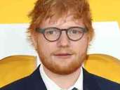 Der Musiker Ed Sheeran schreibt gerne romantische Songs. Eine seiner Lieblingsserien ist allerdings alles andere als romantisch. "Family Guy" setzt nämlich mehr auf Satire und Komik. In einer Folge wird der Sänger übrigens sogar erwähnt - wie Radio Hamburg berichtet. Der Musiker Ed Sheeran schreibt gerne romantische Songs. Eine seiner Lieblingsserien ist allerdings alles andere als romantisch. "Family Guy" setzt nämlich mehr auf Satire und Komik. In einer Folge wird der Sänger übrigens sogar erwähnt - wie Radio Hamburg berichtet.