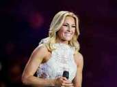 Wenn Helene Fischer mal nich auf der Bühne steht, schaut sie sich auch gerne mal eine Serie an. Bild der Frau weiß auch, was ihr gefällt: Als wahrer Country-Fan mag sie "Nashville" ganz besonders. Die Serie handelt von einer Country-Sängerin, die am Ende ihrer Karriere angekommen ist. Wenn Helene Fischer mal nich auf der Bühne steht, schaut sie sich auch gerne mal eine Serie an. Bild der Frau weiß auch, was ihr gefällt: Als wahrer Country-Fan mag sie "Nashville" ganz besonders. Die Serie handelt von einer Country-Sängerin, die am Ende ihrer Karriere angekommen ist.