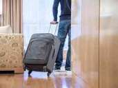 Ist die Umgebung oder Kultur ungewohnt, kann es entspannter sein für die Dienstreise ein Zimmer in einer bekannten Hotelkette zu buchen. Dann muss man keine Überraschungen fürchten. Foto: Christin Klose/dpa-tmn Ist die Umgebung oder Kultur ungewohnt, kann es entspannter sein für die Dienstreise ein Zimmer in einer bekannten Hotelkette zu buchen. Dann muss man keine Überraschungen fürchten. Foto: Christin Klose/dpa-tmn