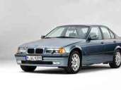 Scheinwerfer hinter Klarglas und ein hohes Heck: Optisch grenzte sich der neue BMW 3er im Jahr 1990 deutlich von seinen Vorgängern ab. Scheinwerfer hinter Klarglas und ein hohes Heck: Optisch grenzte sich der neue BMW 3er im Jahr 1990 deutlich von seinen Vorgängern ab.