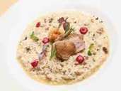 Cremiges Risotto mit Kaffee, Wachteln und Rote-Bete-Tropfen ist ein Rezept aus dem Restaurant "San Domenico" im italienischen Imola. Foto: Paolo Picciotto/Callwey Verlag/dpa-tmn Cremiges Risotto mit Kaffee, Wachteln und Rote-Bete-Tropfen ist ein Rezept aus dem Restaurant "San Domenico" im italienischen Imola. Foto: Paolo Picciotto/Callwey Verlag/dpa-tmn