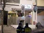 Schüsse in Hanau: Ein Mann erschießt in zwei Shisha-Bars neun Menschen. Später findet die Polizei ihn und seine Mutter tot auf. Die Ermittler gehen von einem rechtsextremen Anschlag aus. Schüsse in Hanau: Ein Mann erschießt in zwei Shisha-Bars neun Menschen. Später findet die Polizei ihn und seine Mutter tot auf. Die Ermittler gehen von einem rechtsextremen Anschlag aus.