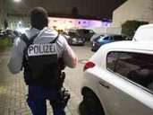 Schüsse in Hanau: Ein Mann erschießt in zwei Shisha-Bars neun Menschen. Später findet die Polizei ihn und seine Mutter tot auf. Die Ermittler gehen von einem rechtsextremen Anschlag aus. Schüsse in Hanau: Ein Mann erschießt in zwei Shisha-Bars neun Menschen. Später findet die Polizei ihn und seine Mutter tot auf. Die Ermittler gehen von einem rechtsextremen Anschlag aus.