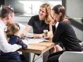 Die Küchenplanung sollte sich an den heutigen und zukünftigen Bedürfnissen der Familie orientieren. Foto: AMK/dpa-tmn Die Küchenplanung sollte sich an den heutigen und zukünftigen Bedürfnissen der Familie orientieren. Foto: AMK/dpa-tmn