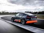 Wuchtbrumme: E-Autos wie der Audi e-tron Sportback S sollen nicht nur mit hohem Drehmoment sondern auch mit hoher Spitze jenseits der 200 km/h beeindrucken. Foto: Sagmeister Potography/Audi AG/dpa-tmn Wuchtbrumme: E-Autos wie der Audi e-tron Sportback S sollen nicht nur mit hohem Drehmoment sondern auch mit hoher Spitze jenseits der 200 km/h beeindrucken. Foto: Sagmeister Potography/Audi AG/dpa-tmn