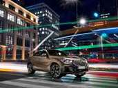 Es werde Licht: BMW illuminiert dem geneigten X6-Kunden den traditionellen Nierengrill. Foto: BMW AG/dpa-tmn Es werde Licht: BMW illuminiert dem geneigten X6-Kunden den traditionellen Nierengrill. Foto: BMW AG/dpa-tmn