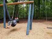 Ein Kind spielt auf dem Spielplatz im Grinderwald. Ein Kind spielt auf dem Spielplatz im Grinderwald.