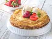 Crepes with cream cheese and fresh strawberries PUBLICATIONxINxGERxSUIxAUTxONLY Copyright xAlex950 Crepes with cream cheese and fresh strawberries PUBLICATIONxINxGERxSUIxAUTxONLY Copyright xAlex950