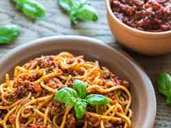 Spaghetti with bolognese sauce on the wooden background (Alex9500) Spaghetti with bolognese sauce on the wooden background (Alex9500)