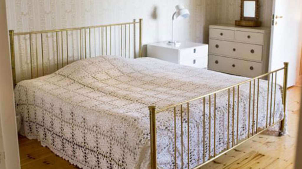 Im Falschen Bett Im Falschen Bett