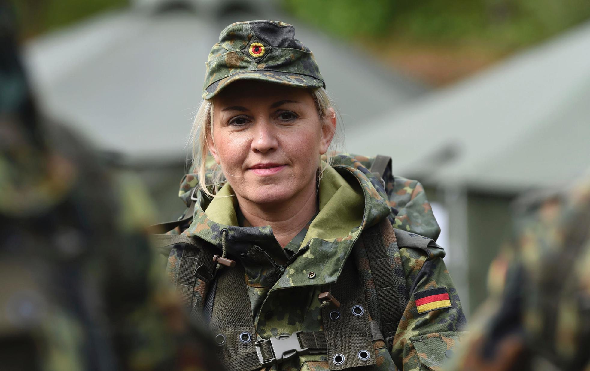 Kann Man Bei Der Bundeswehr Praktikum Machen Führungskräfte machen Praktikum bei der Bundeswehr in Nienburg