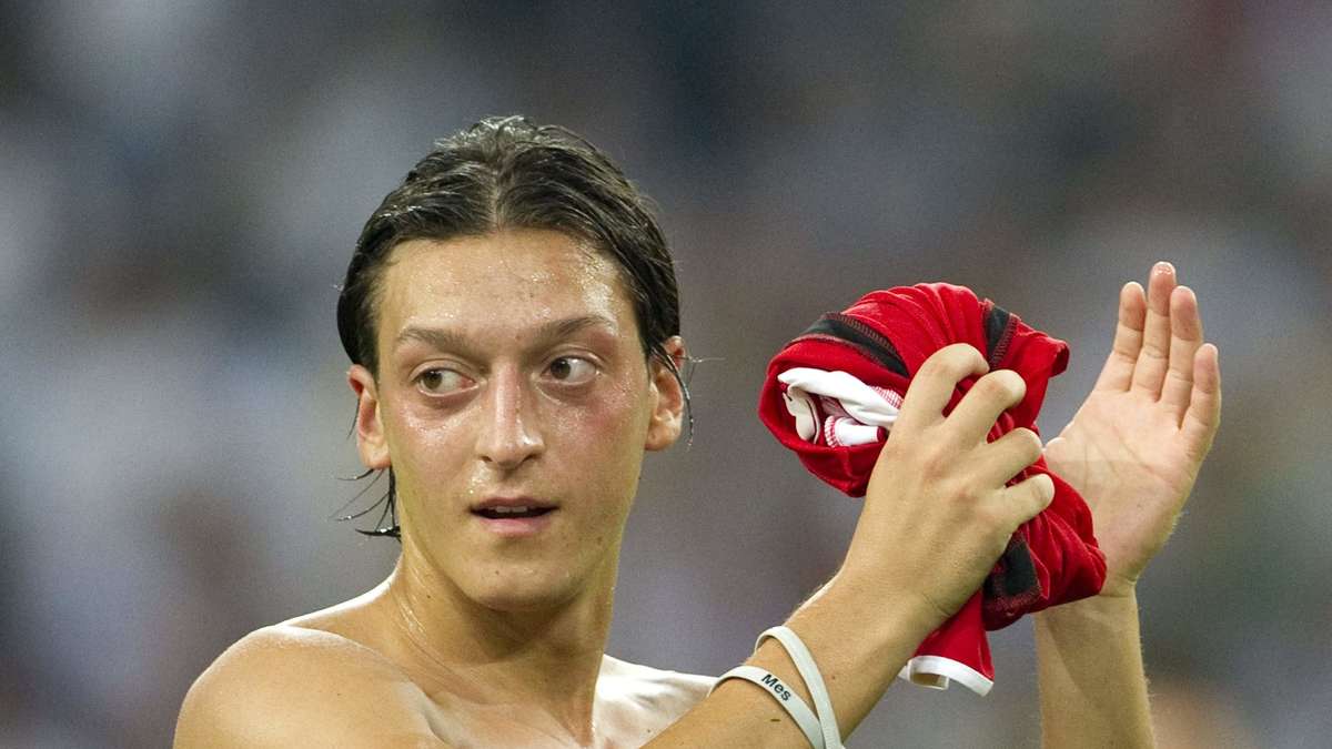 Mesut özil Mesut özil