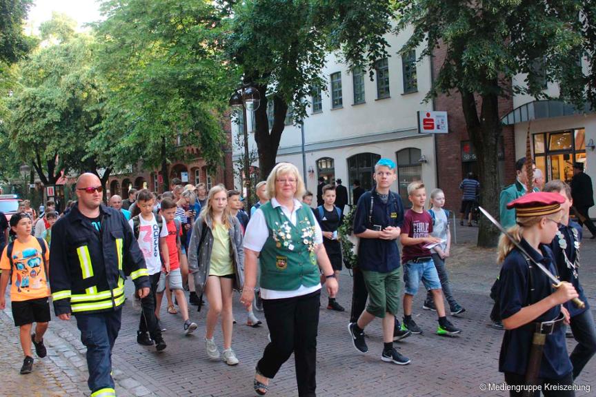 Scheibenschießen Nienburg 2019 Fröhlicher Ausmarsch Nienburg